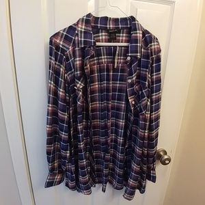 Navy/pink/white rayon plaid Torrid shirt